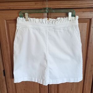 Draper James Size 10 White Denim Skirt w/ Ruffle